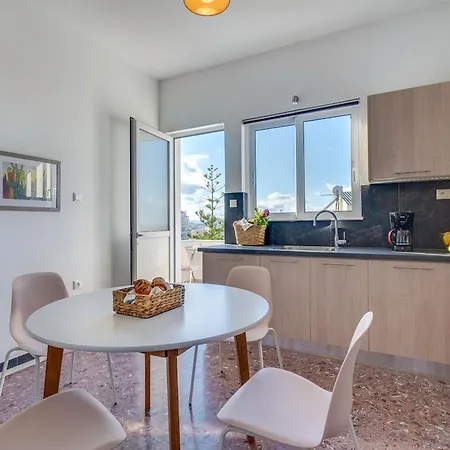 Sea And Mountain View Apartment