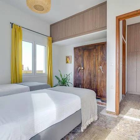 Sea And Mountain View Apartment